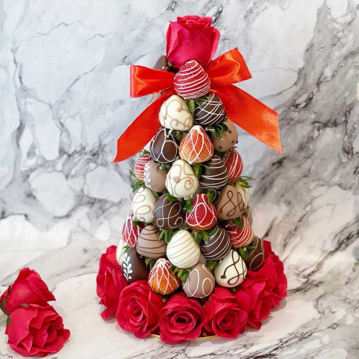 Romantic Love Fresh Fruit Arrangement with Chocolate Dipped Strawberry Tower & Roses / Flower Arrangements - Rainbowly Fresh Fruit Gift and Flower Arrangments