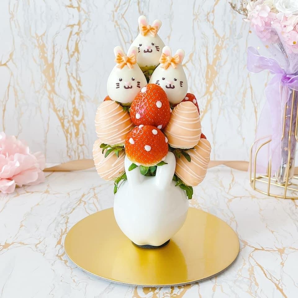 Bunny-licious | Chinese New Year Special | Fresh Fruit Arrangement with Chocolate Dipped Strawberry Animal Pot - Rainbowly Fresh Fruit Gift and Flower Arrangments