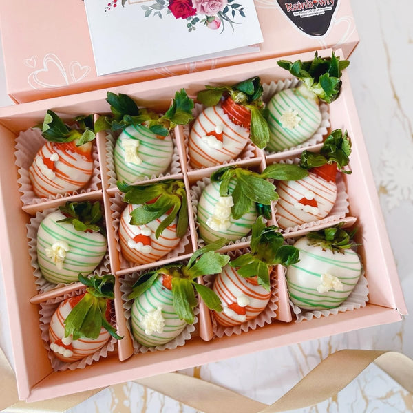 Christmas Special Dozen Chocolate Coated Strawberries (Only standard pink gift box) - Rainbowly Fresh Fruit Gift and Flower Arrangments