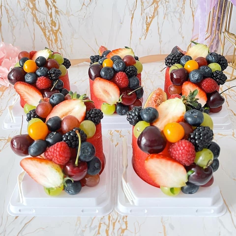 Corporate Gift - Mini Watermelon Cake | Fruit Cake with Fresh Fruits Arrangements (Vegan Friendly Cake)(1 week Pre-Order) - Rainbowly Fresh Fruit Gift and Flower Arrangments