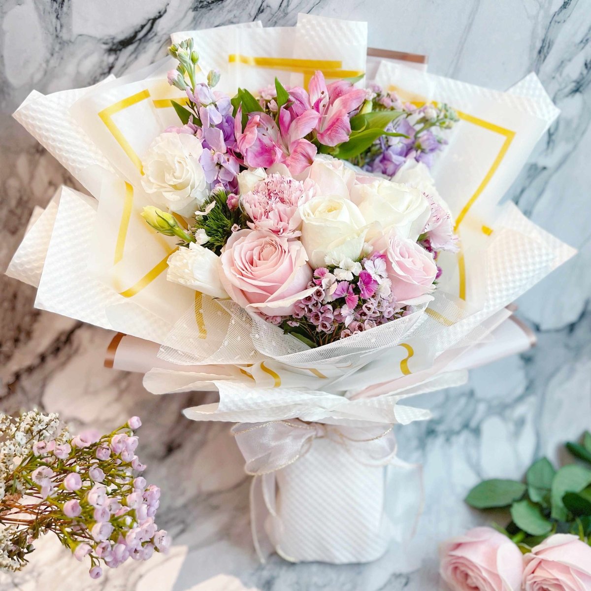 Fresh Flower Bouquet - Pastel Este (Seasonal Picks, Varies) - Rainbowly Fresh Fruit Gift and Flower Arrangments