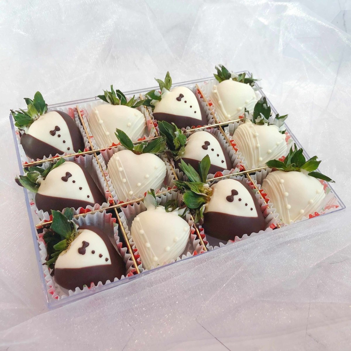 Gentlemen and Ladies Chocolate Coated Strawberry Fruit Gift Box - Rainbowly Fresh Fruit Gift and Flower Arrangments