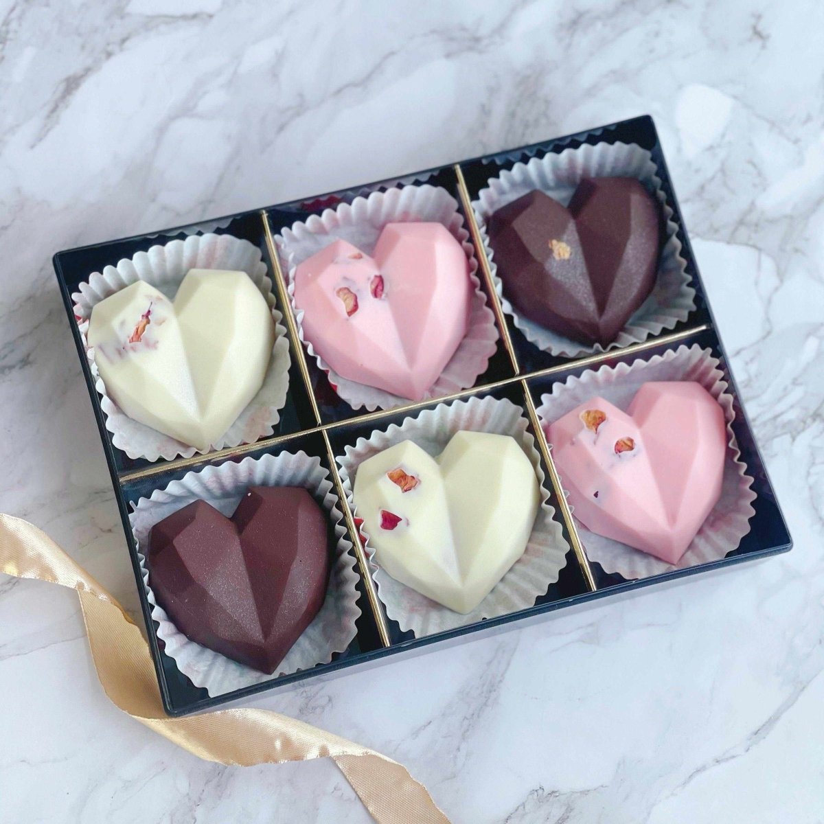 Gourmet Craft Chocolate Box (Freeze Dried Strawberry Heart) - Rainbowly Fresh Fruit Gift and Flower Arrangments