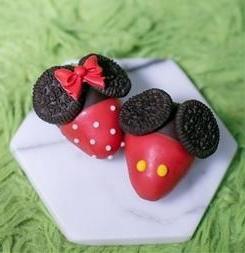 Mousey Chocolate Coated Strawberry Gift Box (Mickey & Minnie Inspired) - Rainbowly Fresh Fruit Gift and Flower Arrangments