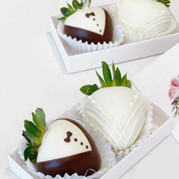 Wedding Gift Couple Chocolate Coated Strawberry Dessert Gift Box - Rainbowly Fresh Fruit Gift and Flower Arrangments
