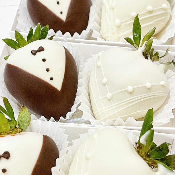 Wedding Gift Couple Chocolate Coated Strawberry Dessert Gift Box - Rainbowly Fresh Fruit Gift and Flower Arrangments